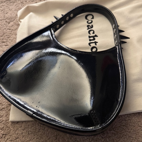 Hard to find and rare Coachtopia bag in crinkle patent leather with spikes - Picture 4 of 16